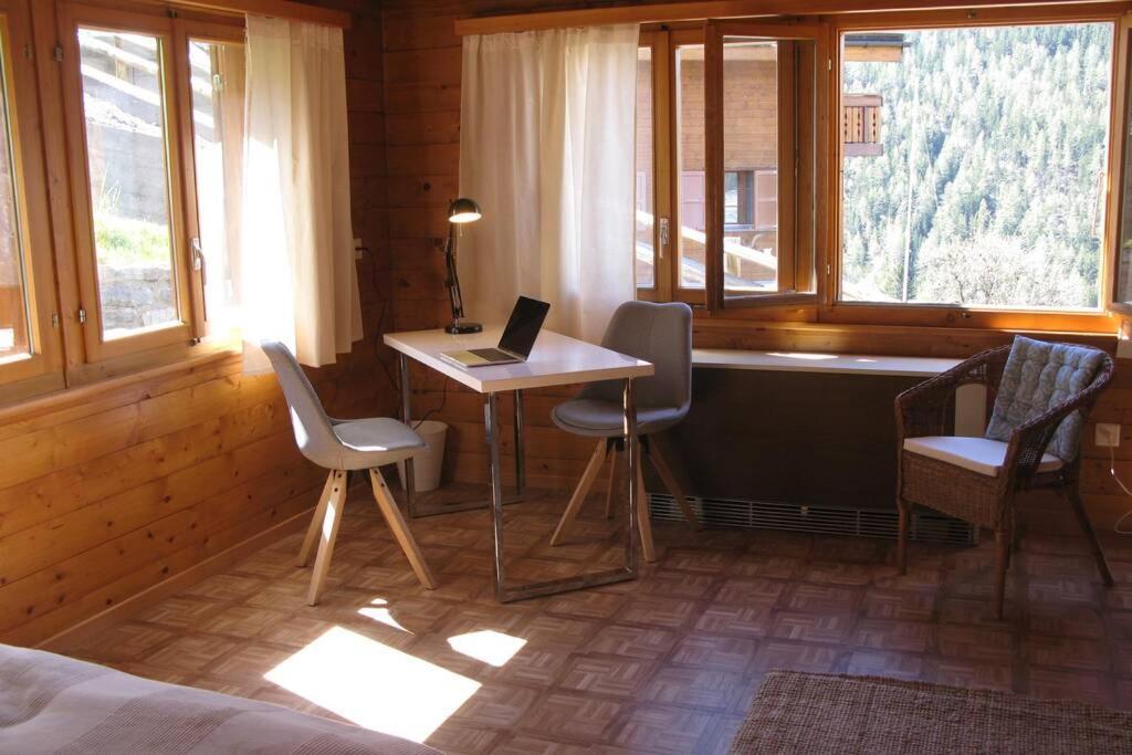Alpia 26 - Zwei Zimmerwohnung In Traditionellem Walliser Haus Gasenried Exteriör bild