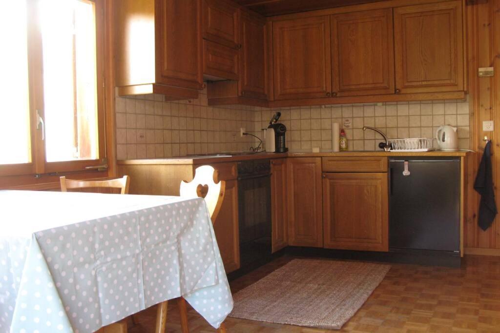 Alpia 26 - Zwei Zimmerwohnung In Traditionellem Walliser Haus Gasenried Exteriör bild